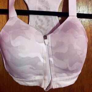 LAYERS QWICK DRY WHITE AND GRAY CAMOUFLAGE RACERBACK ZIP UP FRONT BRA SMALL